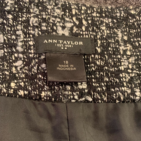 Ann Taylor Factory Tweed Skirt with Button Accent sz 18 - Picture 4 of 5
